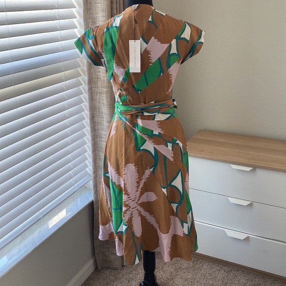 DIANE VONFURSTENBERG DRESS⭐️⭐️ - Picture 4 of 9
